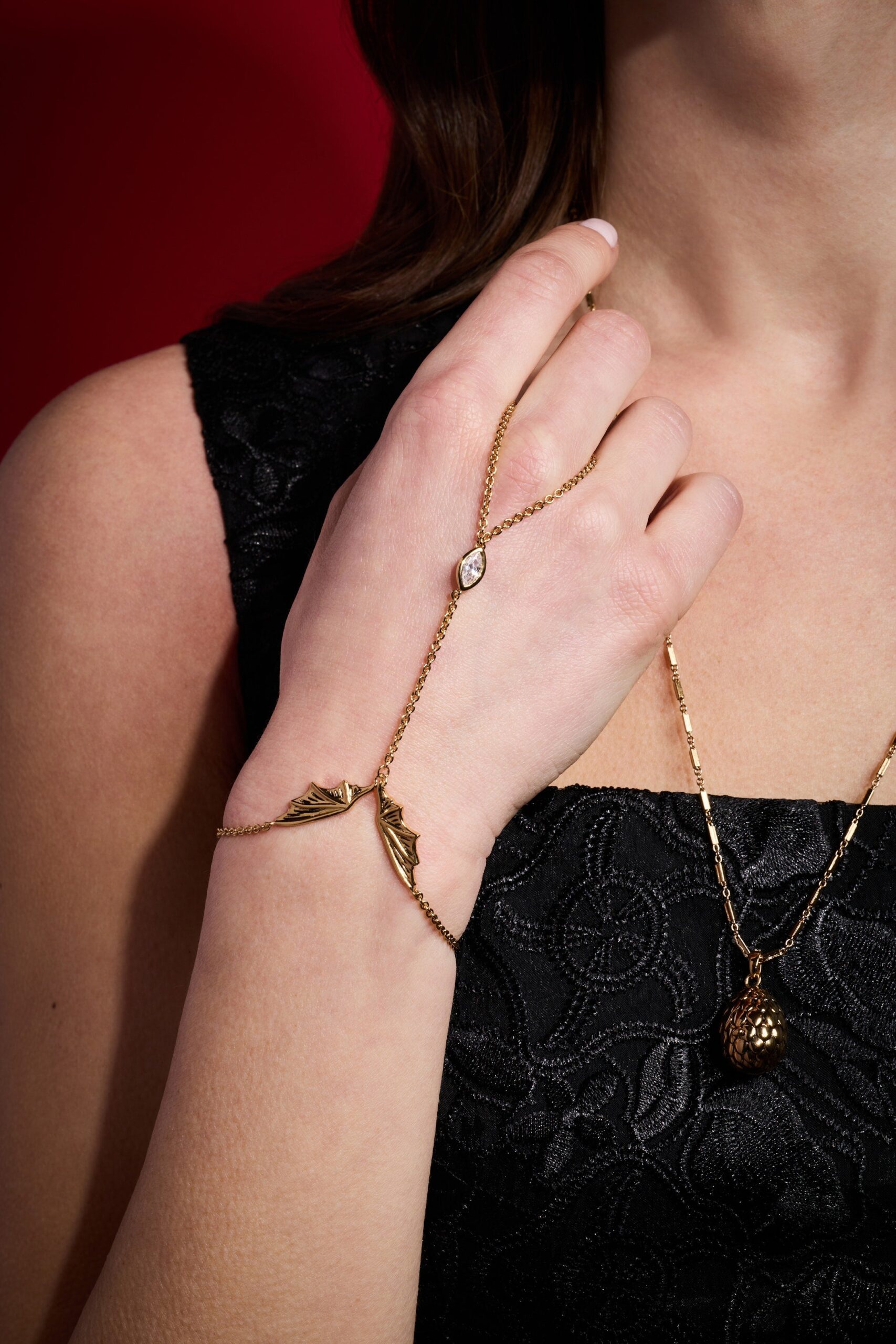 House of the Dragon™ Dragon Wings Hand Chain - Image 6