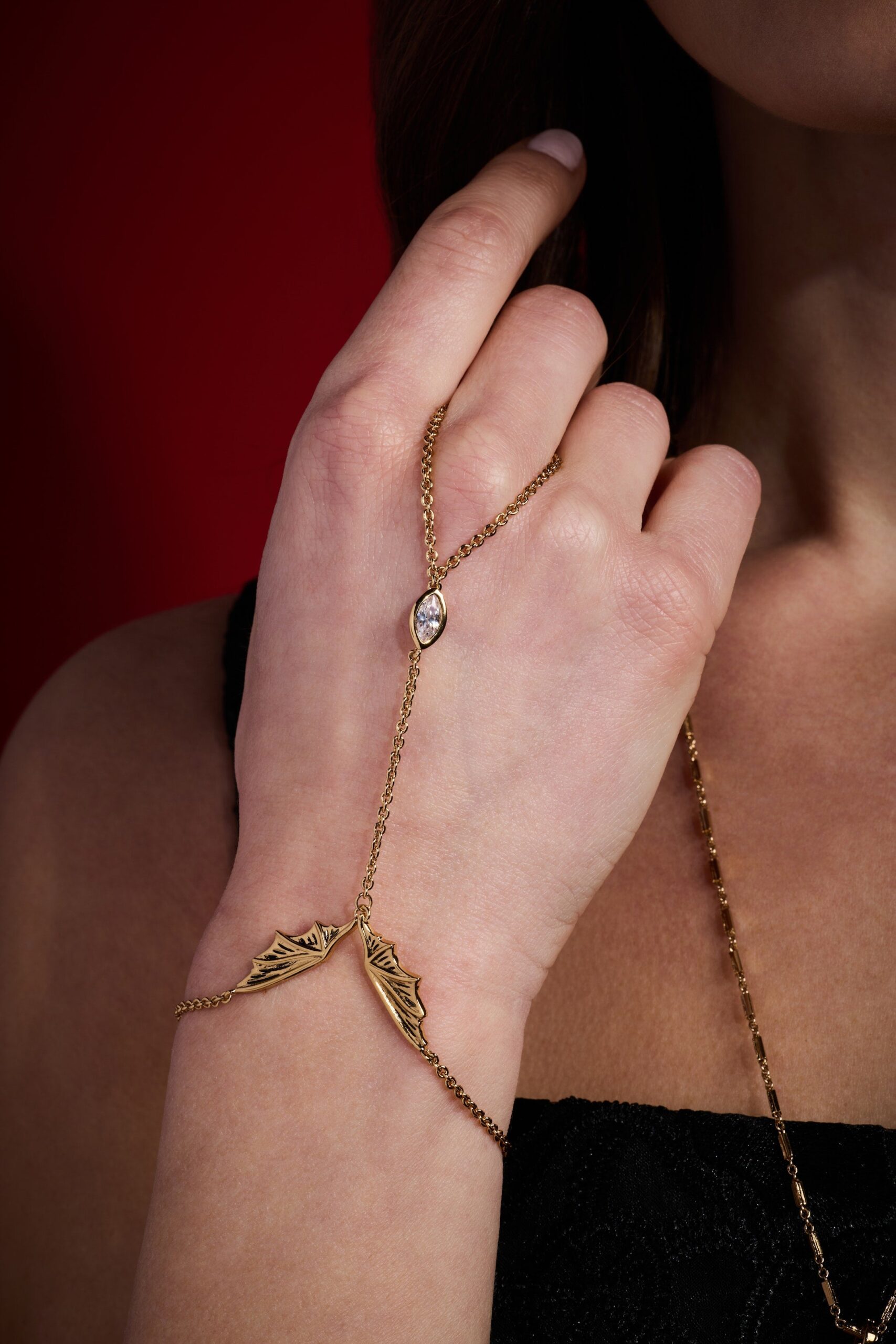 House of the Dragon™ Dragon Wings Hand Chain - Image 2