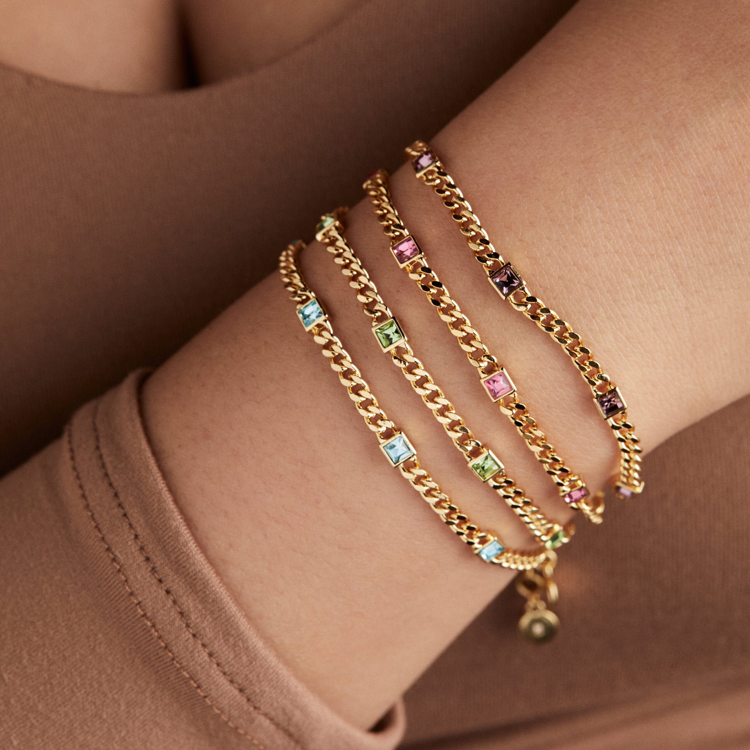 August Birthstone Peridot Curb Chain Bracelet - Image 5