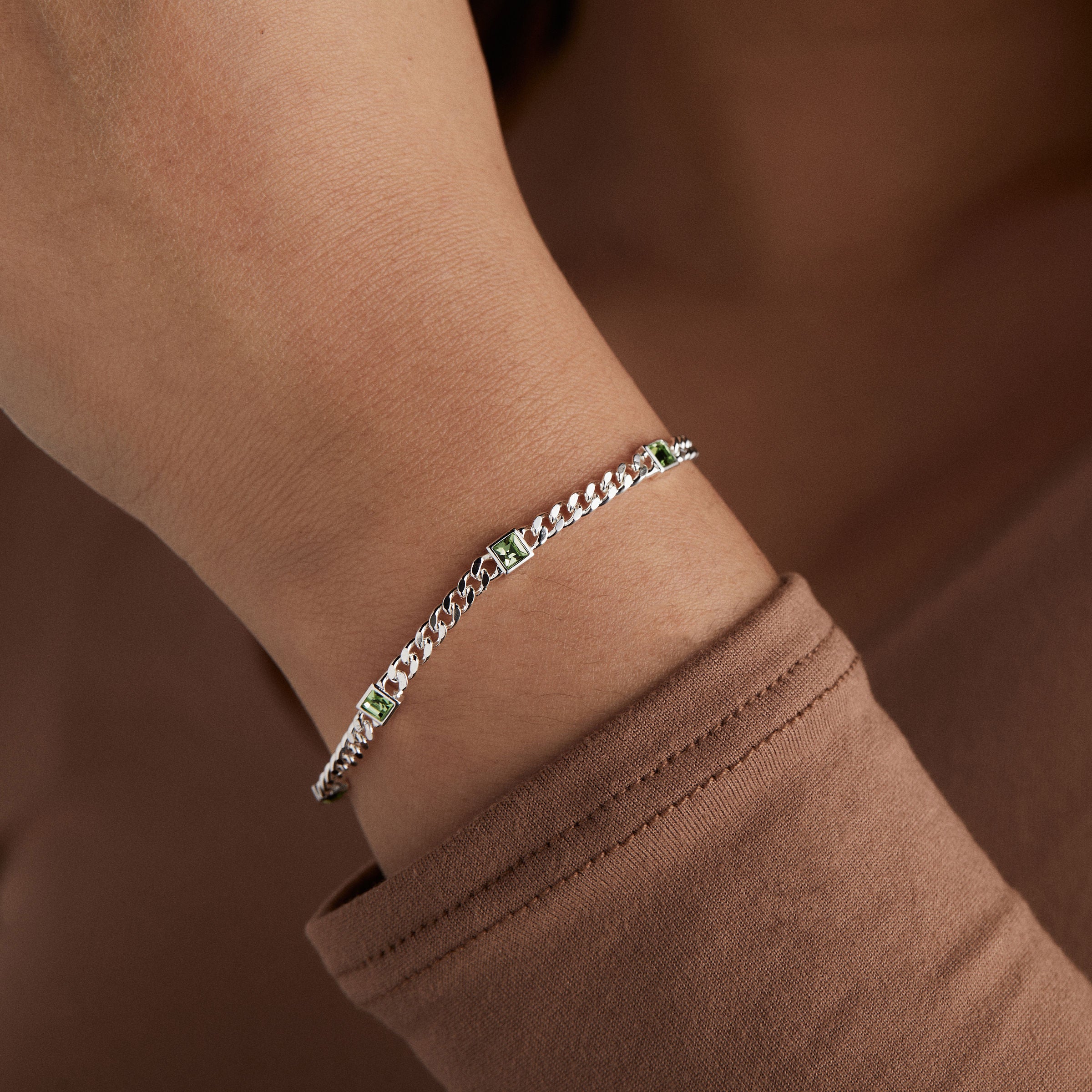 August Birthstone Peridot Curb Chain Bracelet - Image 2
